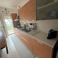 Cucina, piano completa di elettrodomestici,