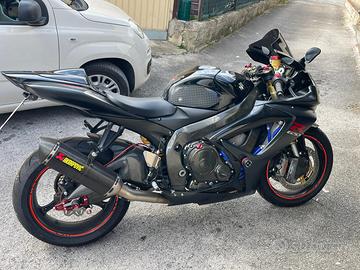 MOTO GSX R600