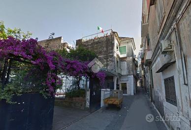 2 LOCALI A CASTELLAMMARE DI STABIA