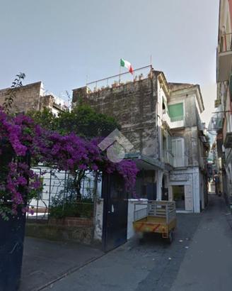 2 LOCALI A CASTELLAMMARE DI STABIA
