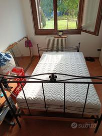 letto con rete motorizzata e materasso incluso