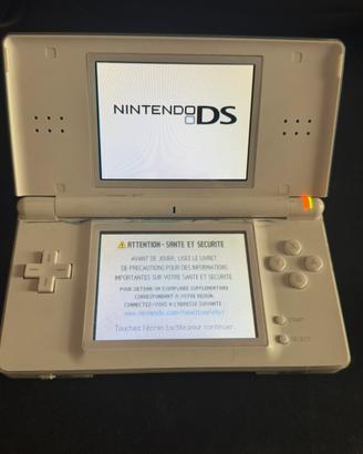 Nintendo ds lite con 3 giochi dentro e custodia