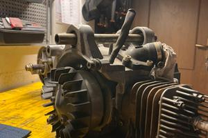 Blocco motore con 70 cc accetto proposte