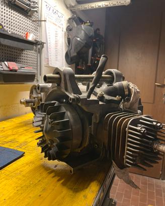 Blocco motore con 70 cc