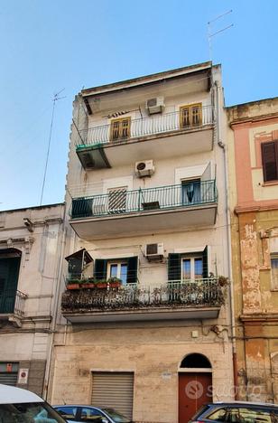 Primo piano ristrutturato con cantina, borgo