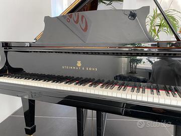 Steinway & Sons Model B