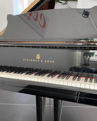 Steinway & Sons Model B