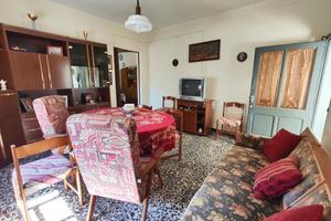 Indipendente su due livelli con ampio cortile