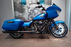 Harley-Davidson Road Glide black finish