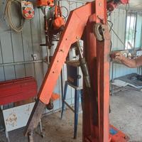 Gru meccanica e transpallet 