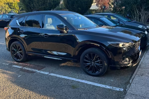 Autovettura con gancio traino.