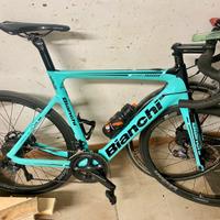 Bicicletta elettrica Bianchi E-road assistita