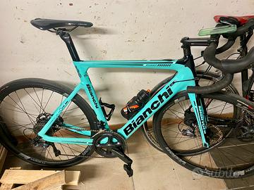 Bicicletta elettrica Bianchi E-road assistita