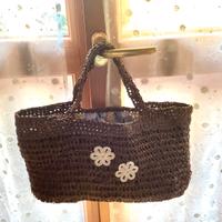 Ampia borsa in rafia fatta a mano