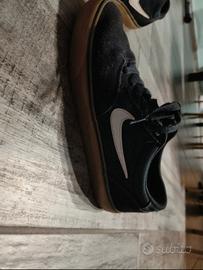 Scarpe nike nere on sale basse