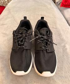 Scarpe Nike nere 37.5