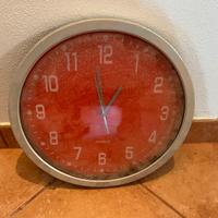 Orologio rosso vintage