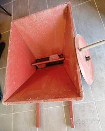 Pigiatrice per uva, vino a rulli con timone