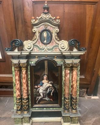 Antica pala d’altare in legno scolpito