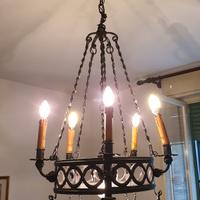 Lampadario in ferro stile mediavale