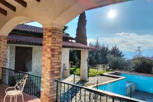 Villa collinare con vista panoramica