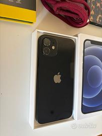 Iphone 12 con accessori