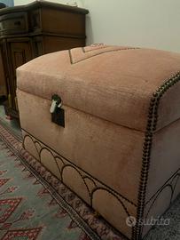 BAULE CASSAPANCA VELLUTO ROSA CIPRIA CON BORCHIE -