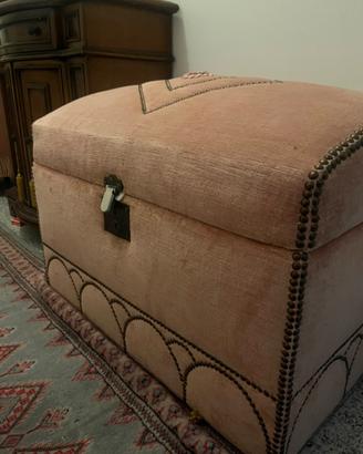 BAULE CASSAPANCA VELLUTO ROSA CIPRIA CON BORCHIE -