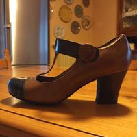 Scarpe in pelle stile vintage con fibbia e bottone