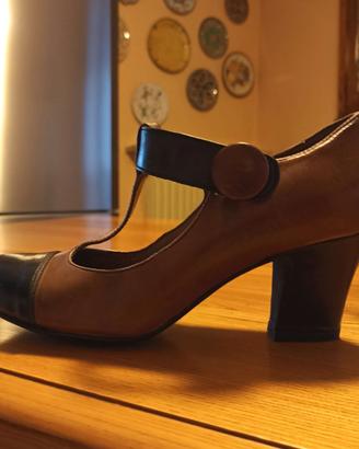Scarpe in pelle stile vintage con fibbia e bottone