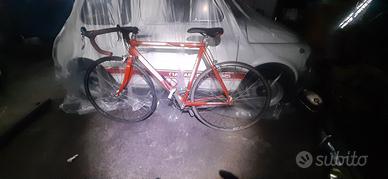 bicicletta  Pinarello