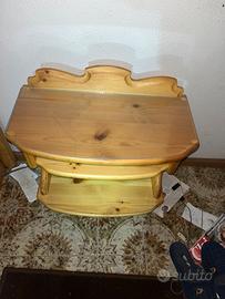 Comodino in legno