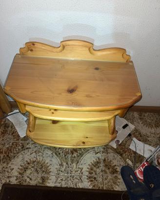 Comodino in legno