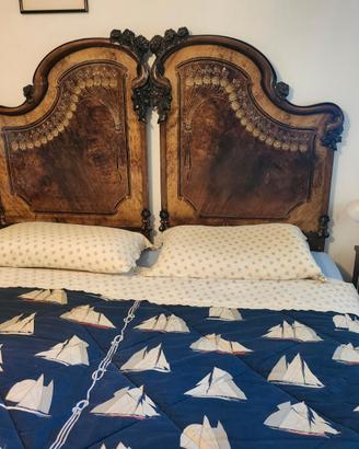 Letto d'epoca con testate e piediletto intarsiati