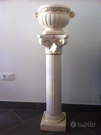 Vaso e colonna in ceramica, lavorati a mano