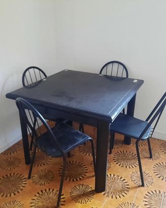 Soggiorno  + tavolo con sedie 