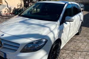 Mercedes B 180