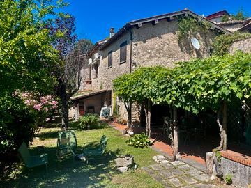Casale con giardino ad un'ora da Roma