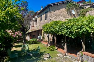 Casale con giardino ad un'ora da Roma