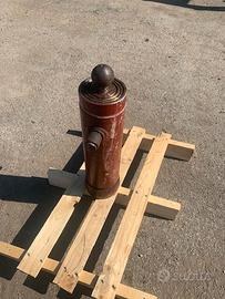 Martinetto telescopico per rimorchi agricoli