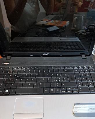Acer 15.6" HD LED LCD 8GB DDR3 Memory portatile