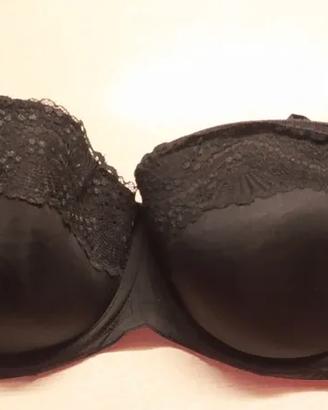 Reggiseno nero H&M con pizzo.
