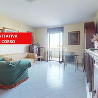 Ampio quadrivani, con due posti auto e cantina.