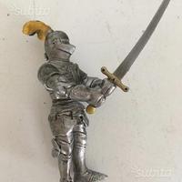 Cavaliere con armatura e spada Schleich