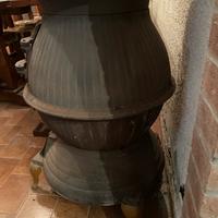 Stufa a legna in ghisa panciuta vintage