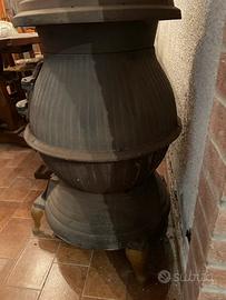 Stufa a legna in ghisa panciuta vintage