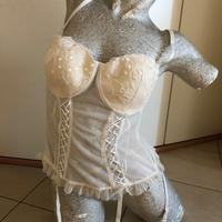 Bustino e reggicalze