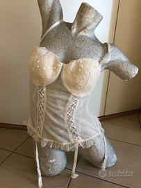 Bustino e reggicalze