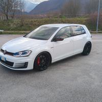 VOLKSVAGEN GOLF 7 1.6 110 CV ANNO 2015 

