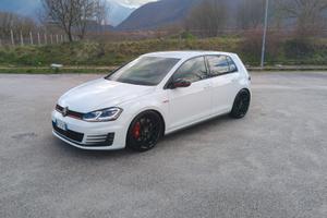 VOLKSVAGEN GOLF 7 1.6 110 CV ANNO 2015 

